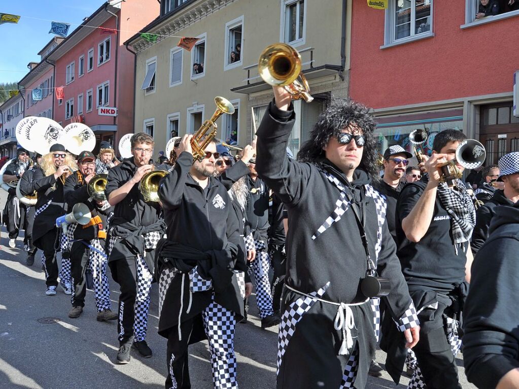 Strahlendes Wetter, strahlende Narren: Beim Fasnachtsumzug in Zell hat alles gepasst.