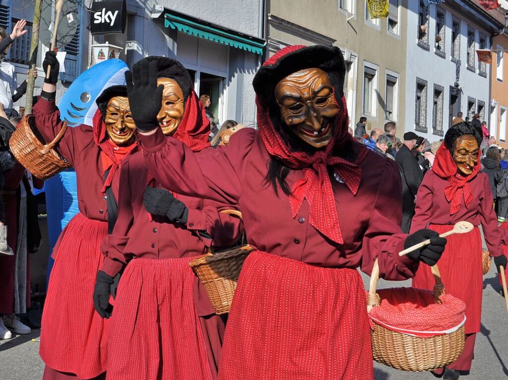 Strahlendes Wetter, strahlende Narren: Beim Fasnachtsumzug in Zell hat alles gepasst.