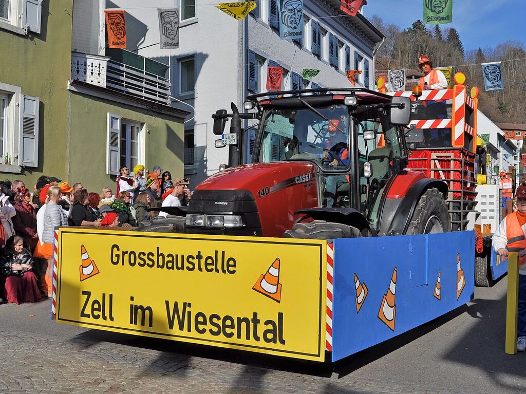 Strahlendes Wetter, strahlende Narren: Beim Fasnachtsumzug in Zell hat alles gepasst.