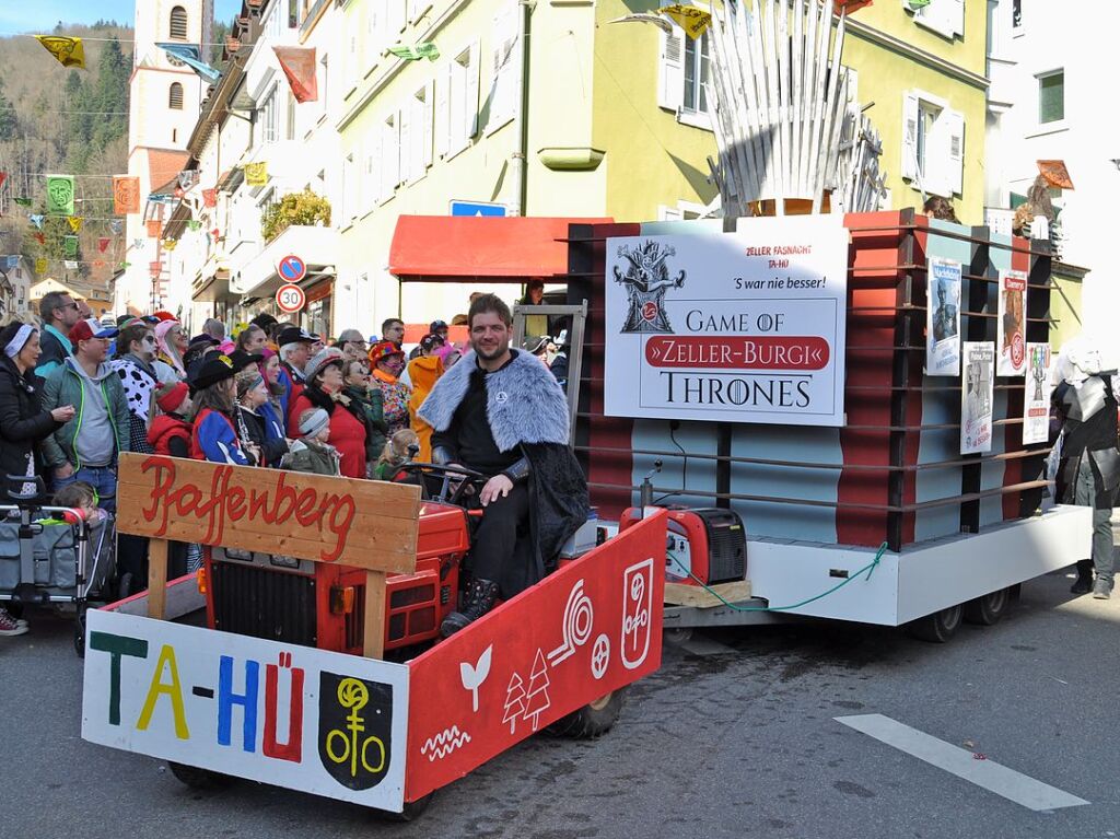 Strahlendes Wetter, strahlende Narren: Beim Fasnachtsumzug in Zell hat alles gepasst.