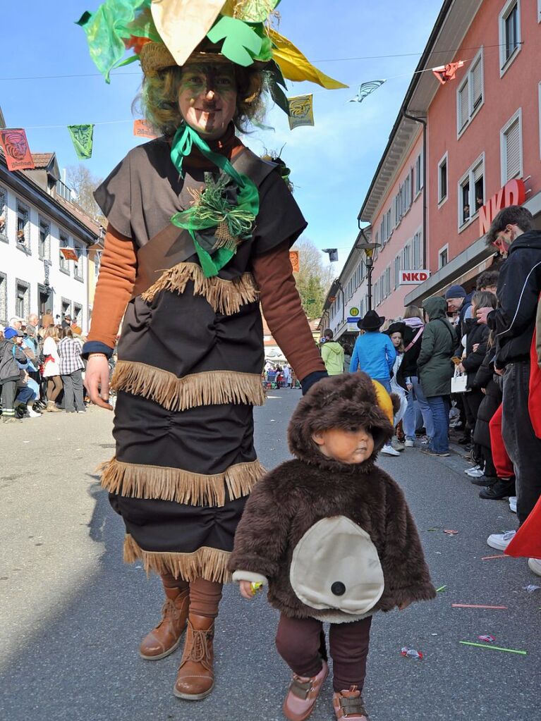 Strahlendes Wetter, strahlende Narren: Beim Fasnachtsumzug in Zell hat alles gepasst.