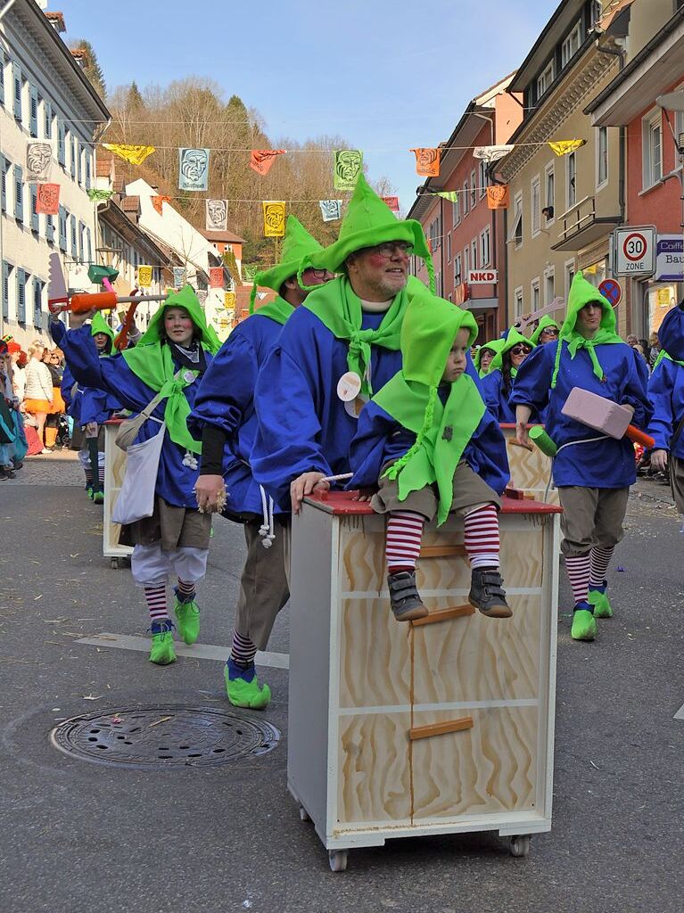 Strahlendes Wetter, strahlende Narren: Beim Fasnachtsumzug in Zell hat alles gepasst.