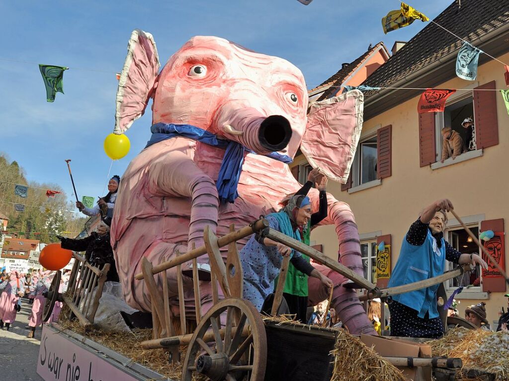 Strahlendes Wetter, strahlende Narren: Beim Fasnachtsumzug in Zell hat alles gepasst.