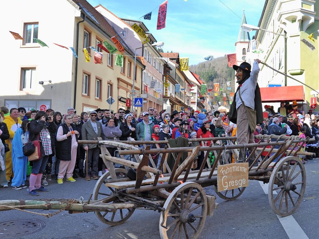 Strahlendes Wetter, strahlende Narren: Beim Fasnachtsumzug in Zell hat alles gepasst.