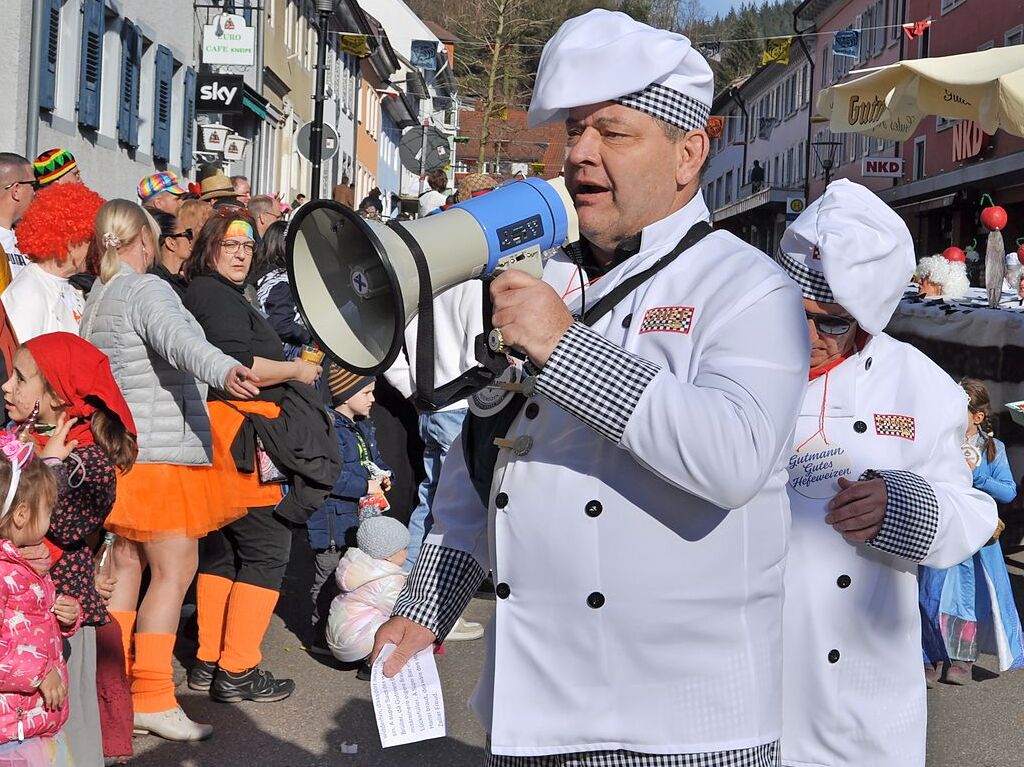 Strahlendes Wetter, strahlende Narren: Beim Fasnachtsumzug in Zell hat alles gepasst.