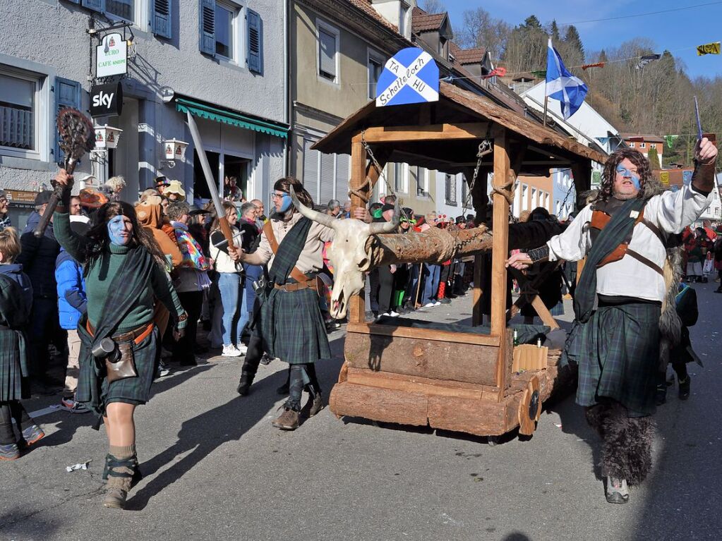 Strahlendes Wetter, strahlende Narren: Beim Fasnachtsumzug in Zell hat alles gepasst.