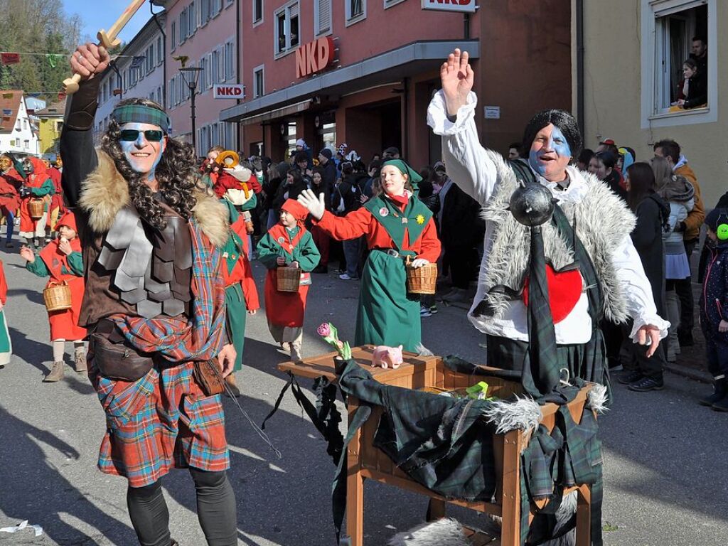 Strahlendes Wetter, strahlende Narren: Beim Fasnachtsumzug in Zell hat alles gepasst.