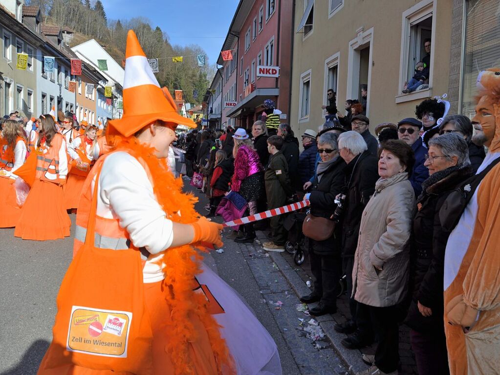 Strahlendes Wetter, strahlende Narren: Beim Fasnachtsumzug in Zell hat alles gepasst.