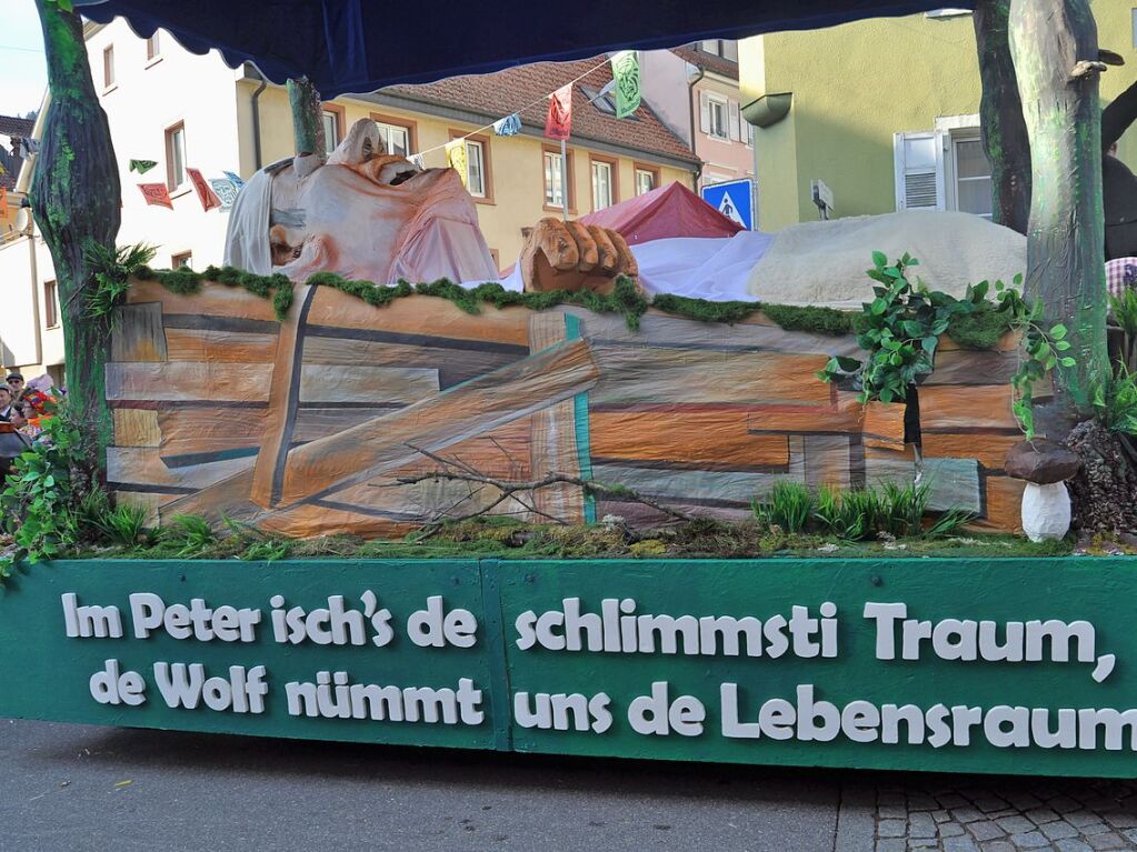 Strahlendes Wetter, strahlende Narren: Beim Fasnachtsumzug in Zell hat alles gepasst.