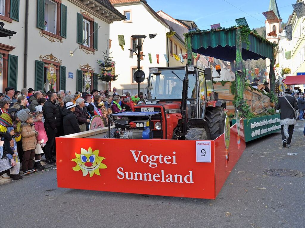 Strahlendes Wetter, strahlende Narren: Beim Fasnachtsumzug in Zell hat alles gepasst.