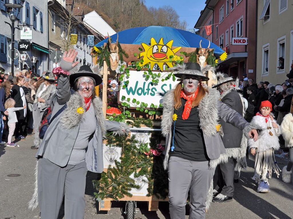 Strahlendes Wetter, strahlende Narren: Beim Fasnachtsumzug in Zell hat alles gepasst.