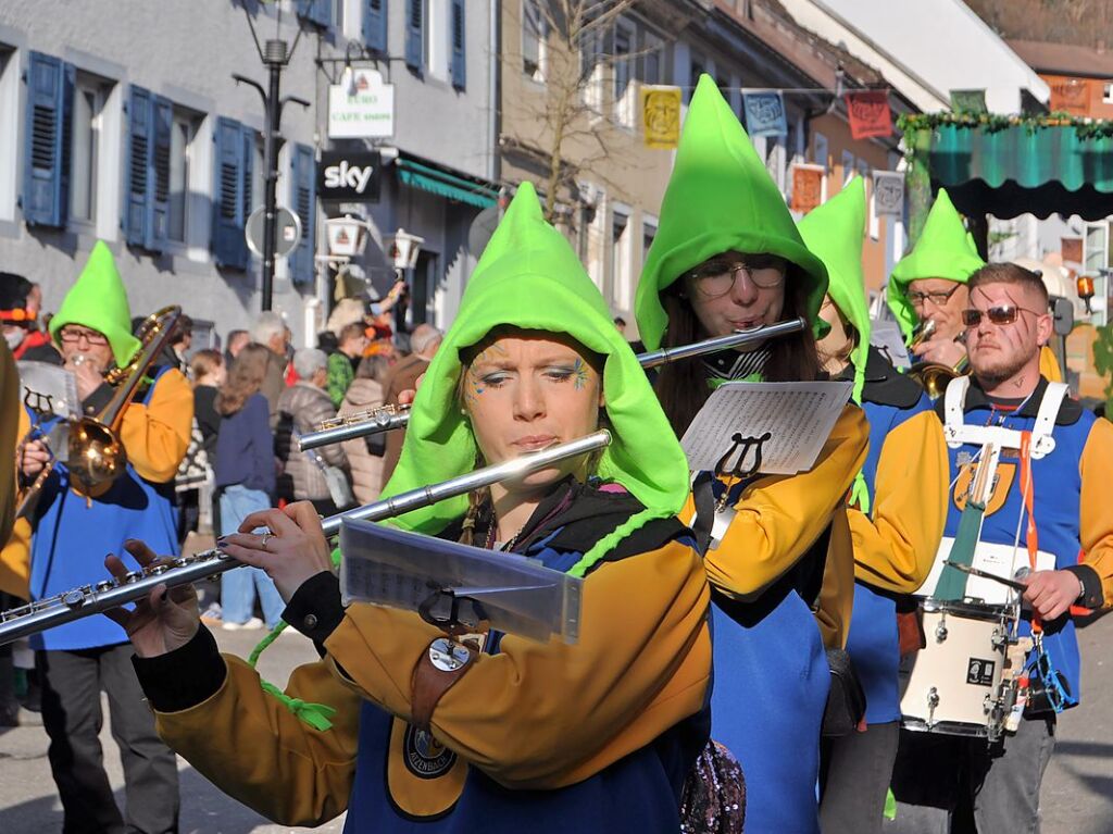 Strahlendes Wetter, strahlende Narren: Beim Fasnachtsumzug in Zell hat alles gepasst.