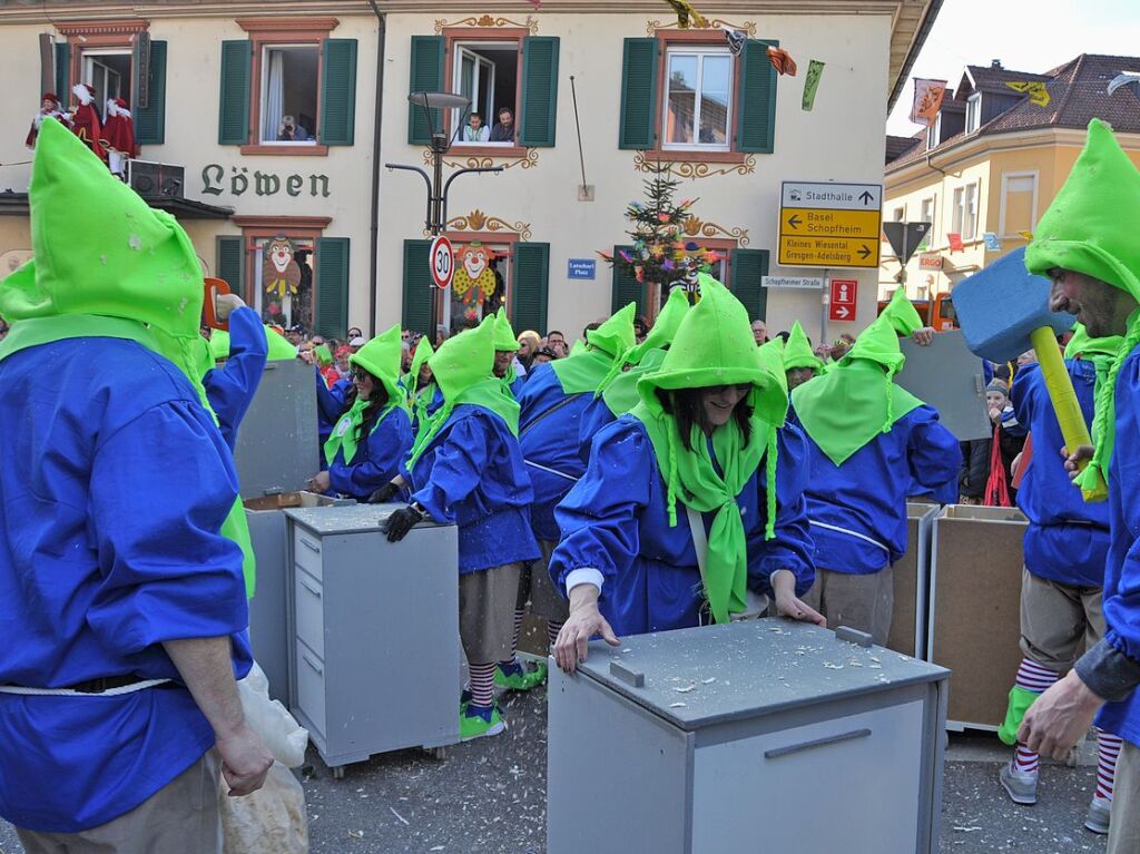 Strahlendes Wetter, strahlende Narren: Beim Fasnachtsumzug in Zell hat alles gepasst.