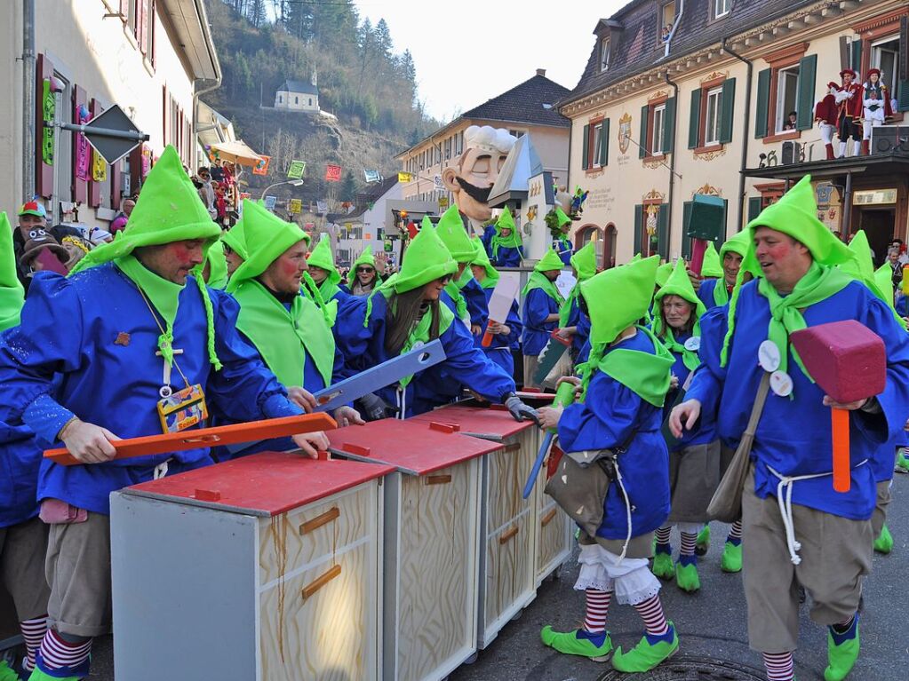 Strahlendes Wetter, strahlende Narren: Beim Fasnachtsumzug in Zell hat alles gepasst.