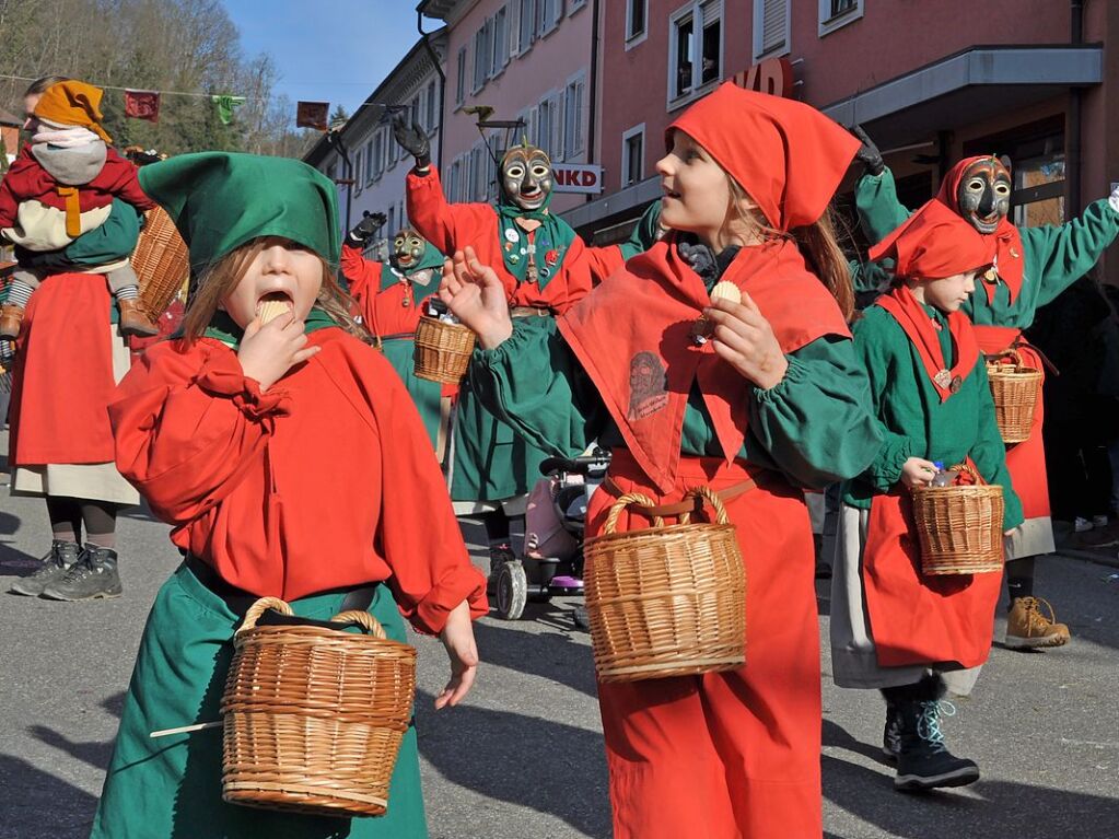 Strahlendes Wetter, strahlende Narren: Beim Fasnachtsumzug in Zell hat alles gepasst.