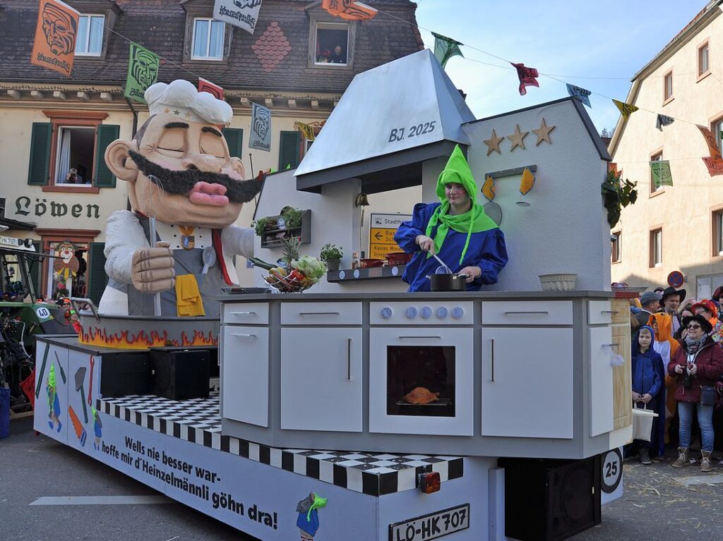 Strahlendes Wetter, strahlende Narren: Beim Fasnachtsumzug in Zell hat alles gepasst.