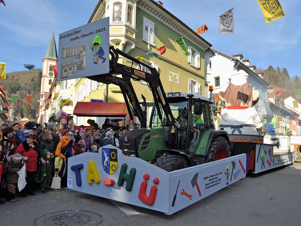 Strahlendes Wetter, strahlende Narren: Beim Fasnachtsumzug in Zell hat alles gepasst.