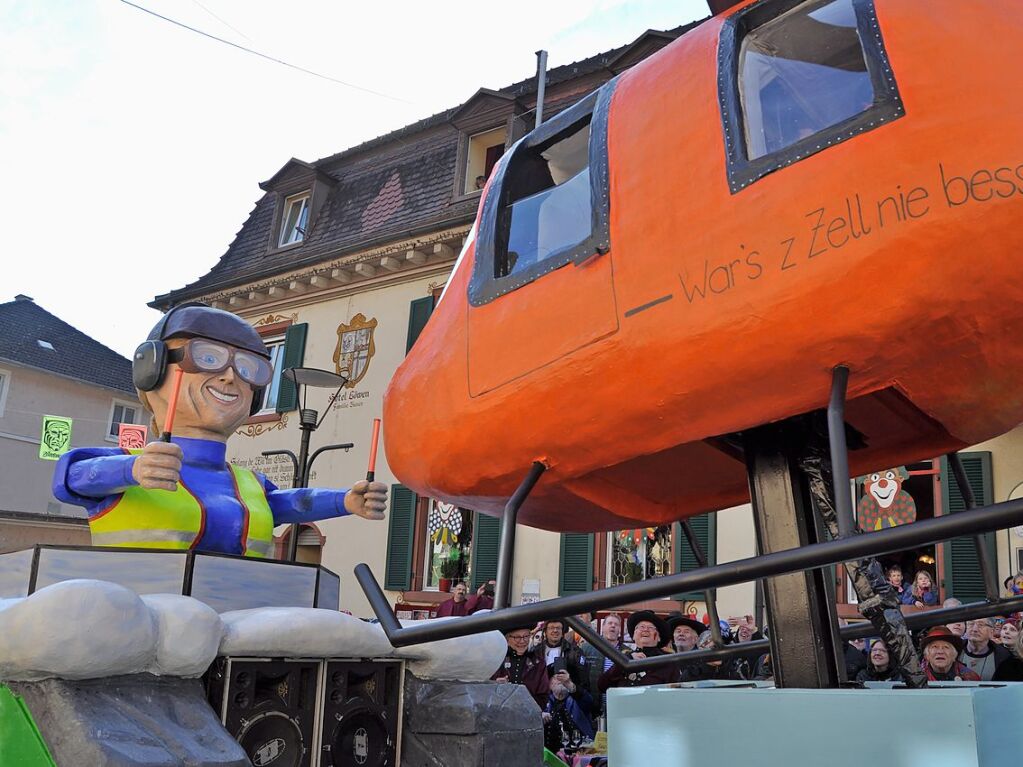 Strahlendes Wetter, strahlende Narren: Beim Fasnachtsumzug in Zell hat alles gepasst.