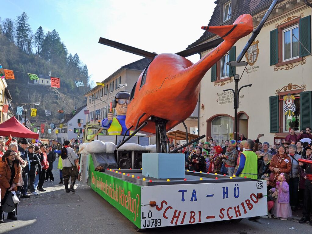 Strahlendes Wetter, strahlende Narren: Beim Fasnachtsumzug in Zell hat alles gepasst.