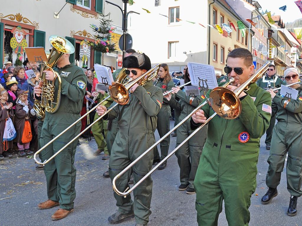 Strahlendes Wetter, strahlende Narren: Beim Fasnachtsumzug in Zell hat alles gepasst.