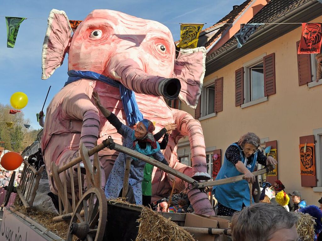 Strahlendes Wetter, strahlende Narren: Beim Fasnachtsumzug in Zell hat alles gepasst.