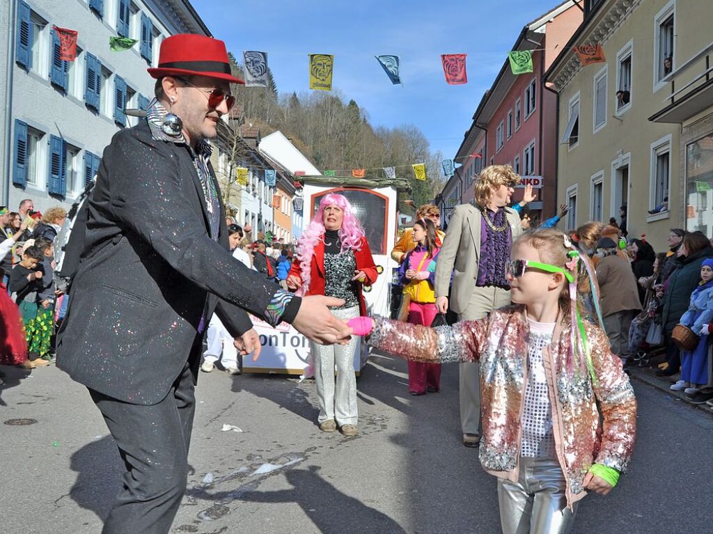 Strahlendes Wetter, strahlende Narren: Beim Fasnachtsumzug in Zell hat alles gepasst.