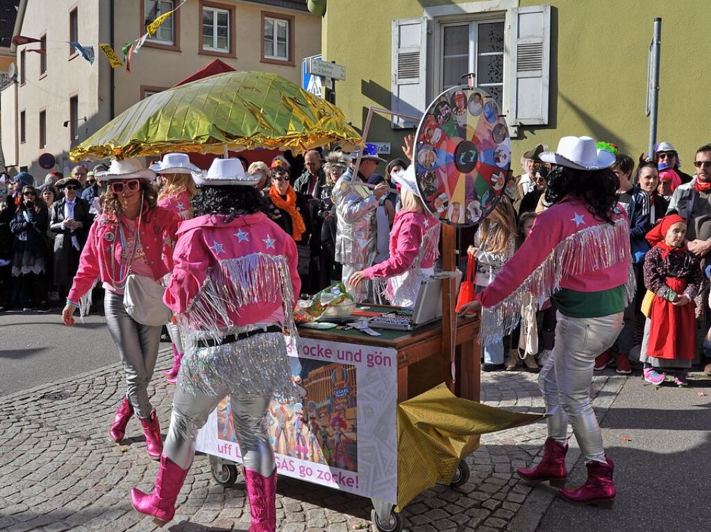 Strahlendes Wetter, strahlende Narren: Beim Fasnachtsumzug in Zell hat alles gepasst.