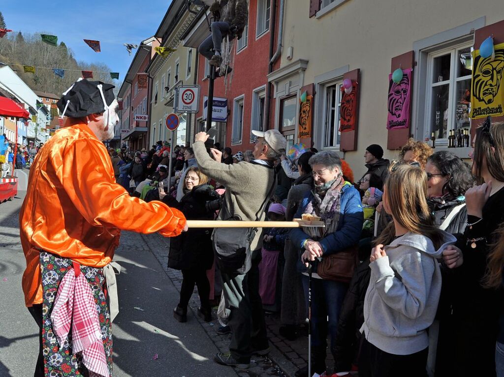 Strahlendes Wetter, strahlende Narren: Beim Fasnachtsumzug in Zell hat alles gepasst.