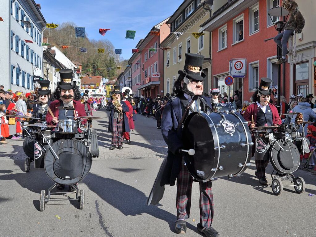 Strahlendes Wetter, strahlende Narren: Beim Fasnachtsumzug in Zell hat alles gepasst.