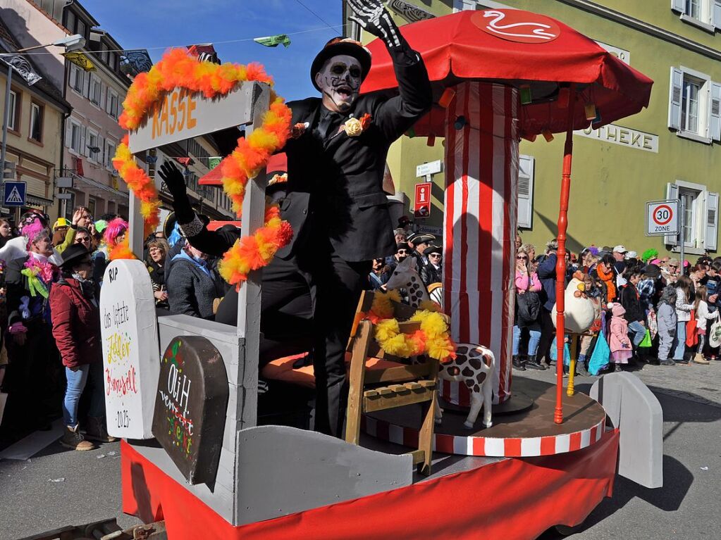 Strahlendes Wetter, strahlende Narren: Beim Fasnachtsumzug in Zell hat alles gepasst.