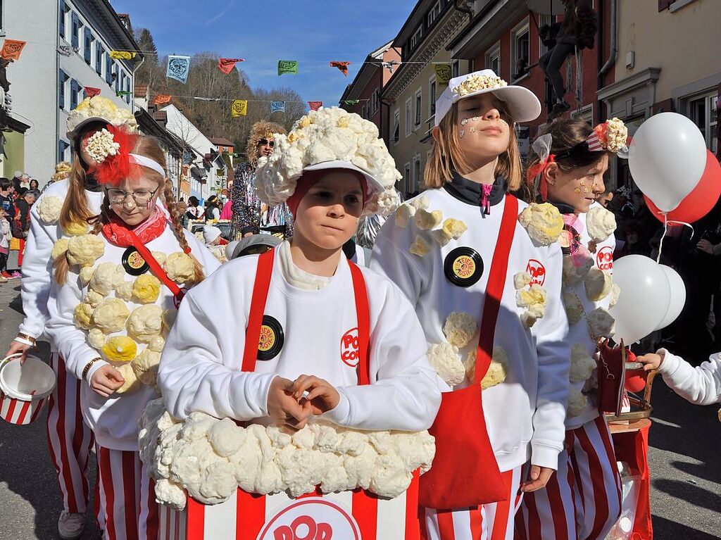 Strahlendes Wetter, strahlende Narren: Beim Fasnachtsumzug in Zell hat alles gepasst.