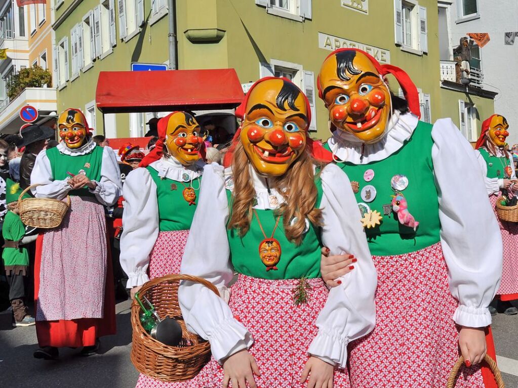 Strahlendes Wetter, strahlende Narren: Beim Fasnachtsumzug in Zell hat alles gepasst.