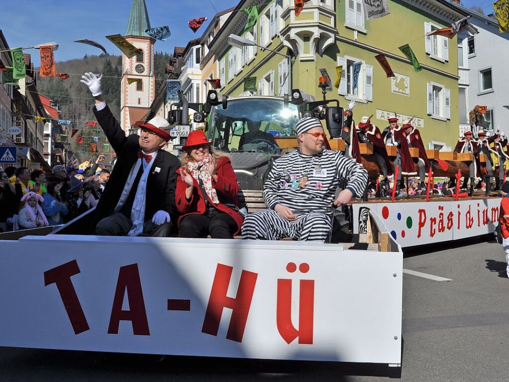 Strahlendes Wetter, strahlende Narren: Beim Fasnachtsumzug in Zell hat alles gepasst.