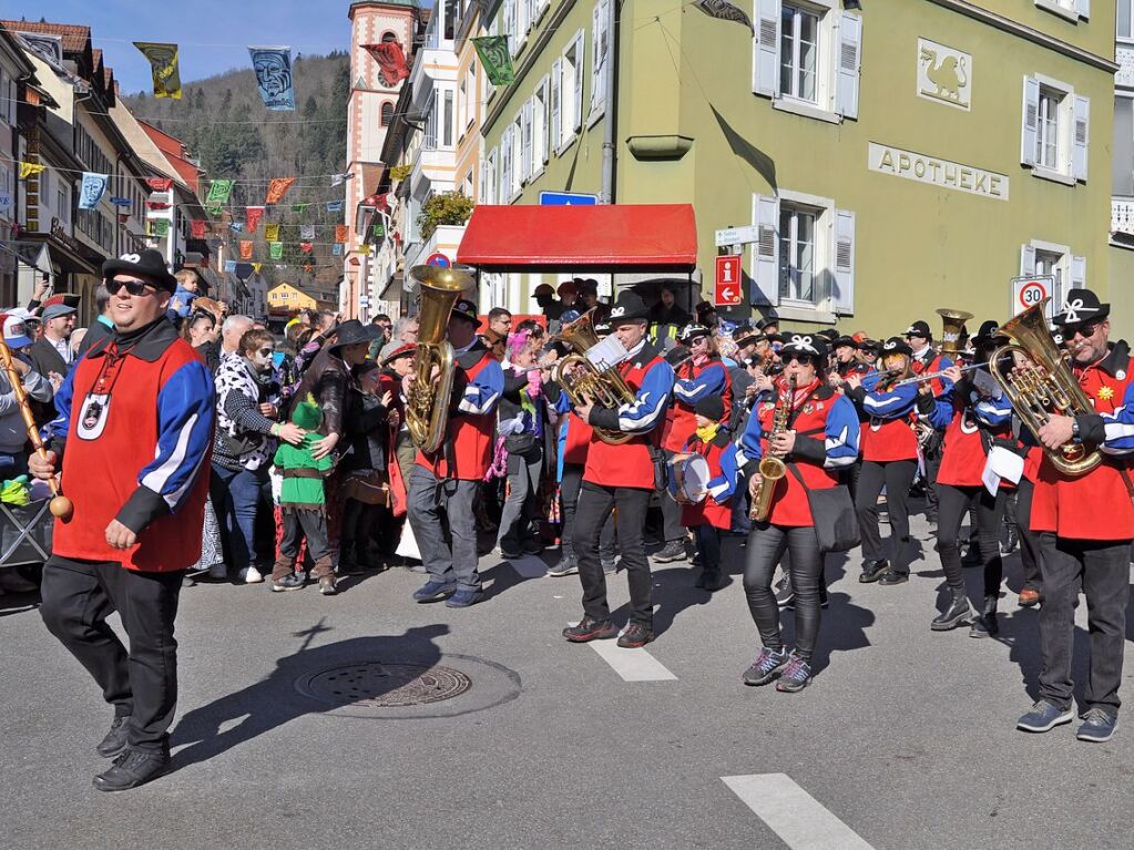 Strahlendes Wetter, strahlende Narren: Beim Fasnachtsumzug in Zell hat alles gepasst.