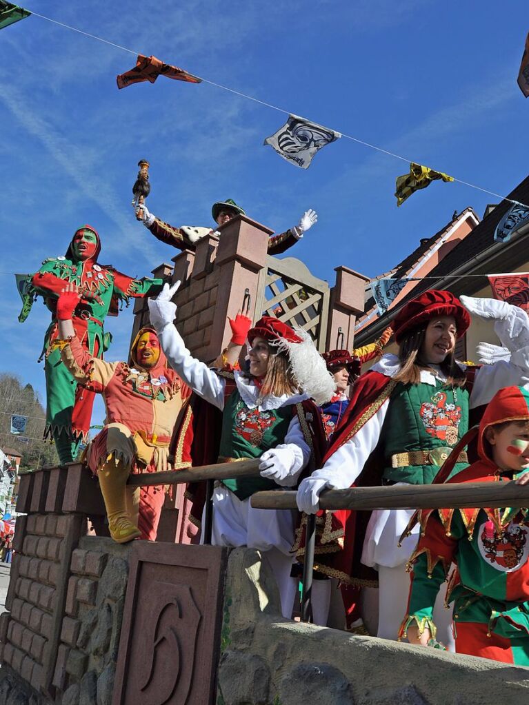 Strahlendes Wetter, strahlende Narren: Beim Fasnachtsumzug in Zell hat alles gepasst.