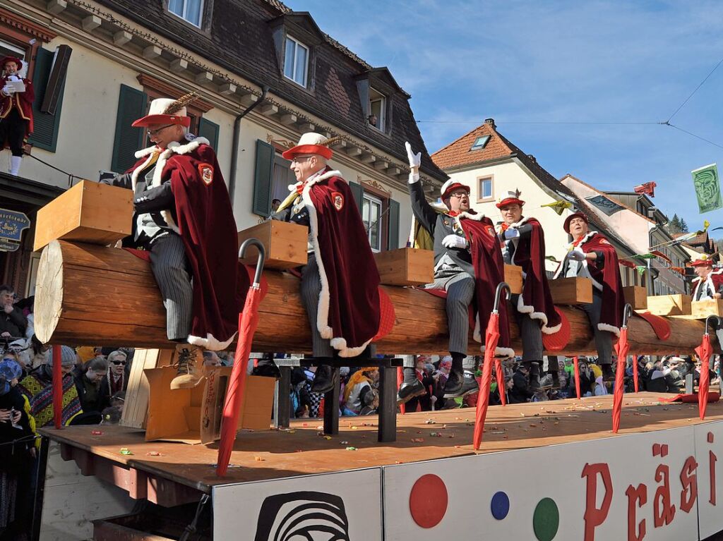 Strahlendes Wetter, strahlende Narren: Beim Fasnachtsumzug in Zell hat alles gepasst.