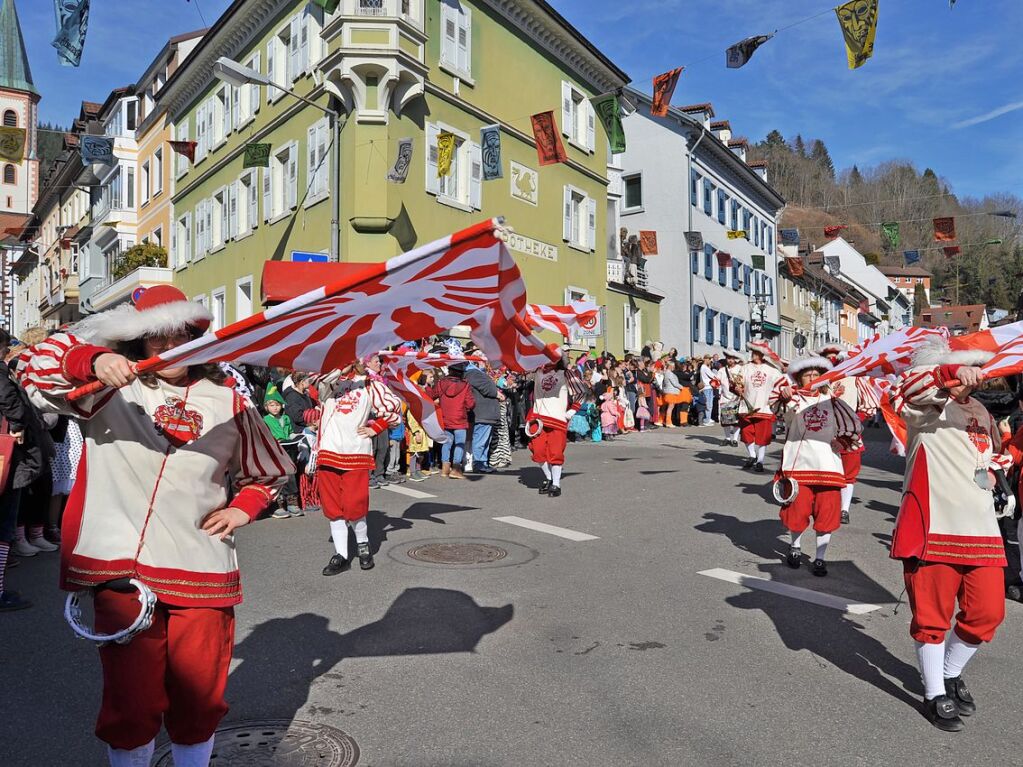 Strahlendes Wetter, strahlende Narren: Beim Fasnachtsumzug in Zell hat alles gepasst.