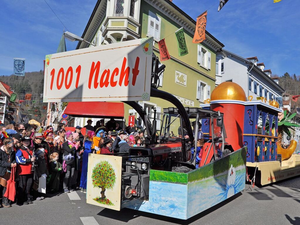 Strahlendes Wetter, strahlende Narren: Beim Fasnachtsumzug in Zell hat alles gepasst.