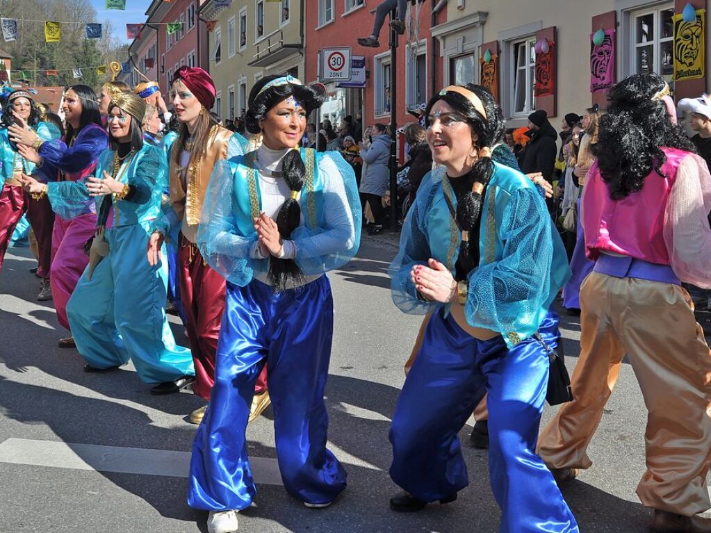 Strahlendes Wetter, strahlende Narren: Beim Fasnachtsumzug in Zell hat alles gepasst.