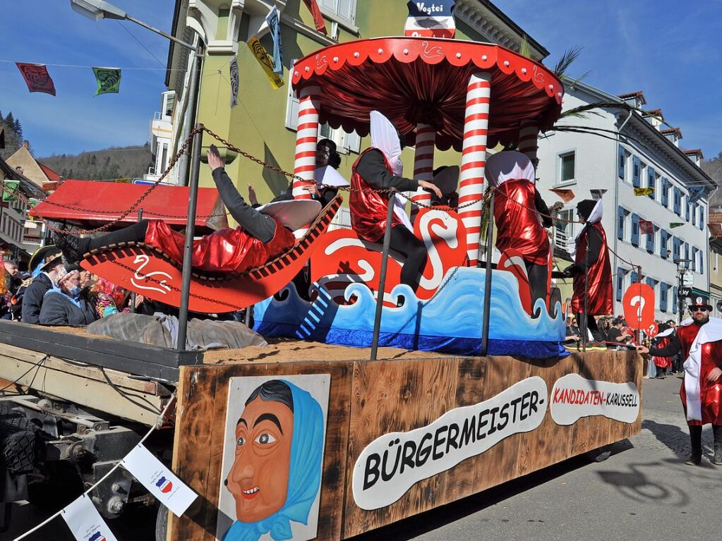 Strahlendes Wetter, strahlende Narren: Beim Fasnachtsumzug in Zell hat alles gepasst.