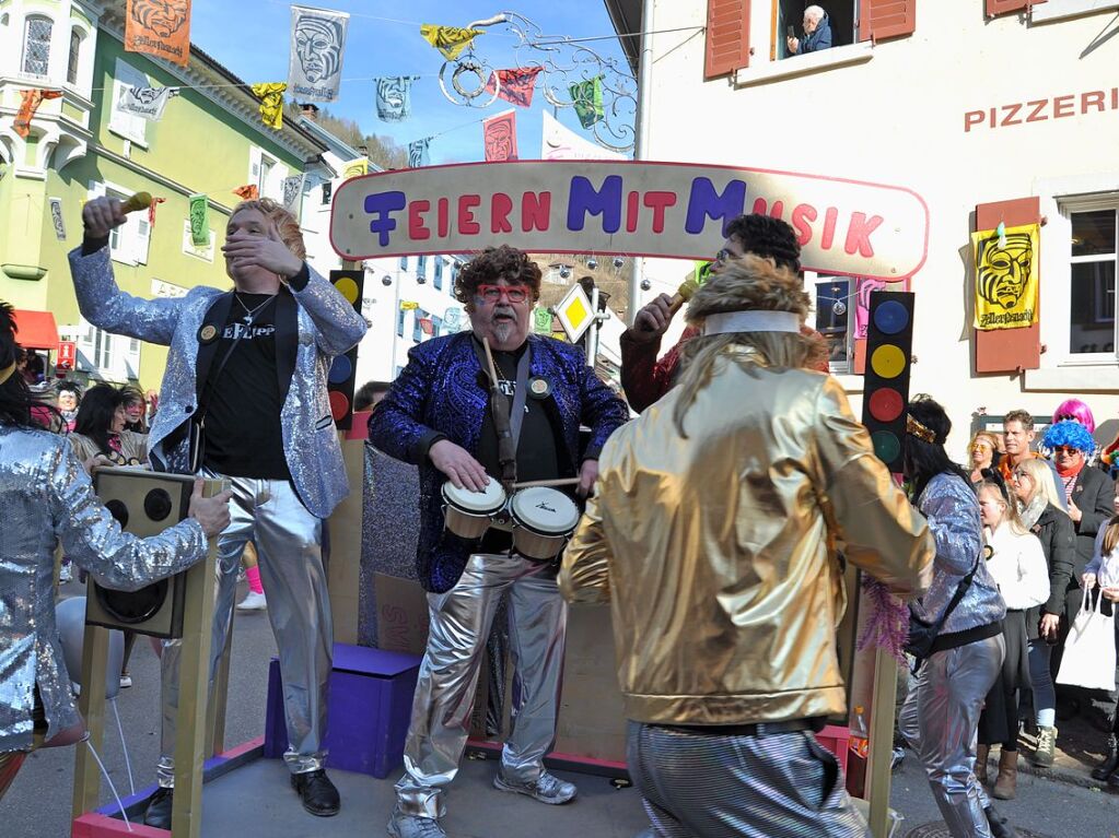 Strahlendes Wetter, strahlende Narren: Beim Fasnachtsumzug in Zell hat alles gepasst.