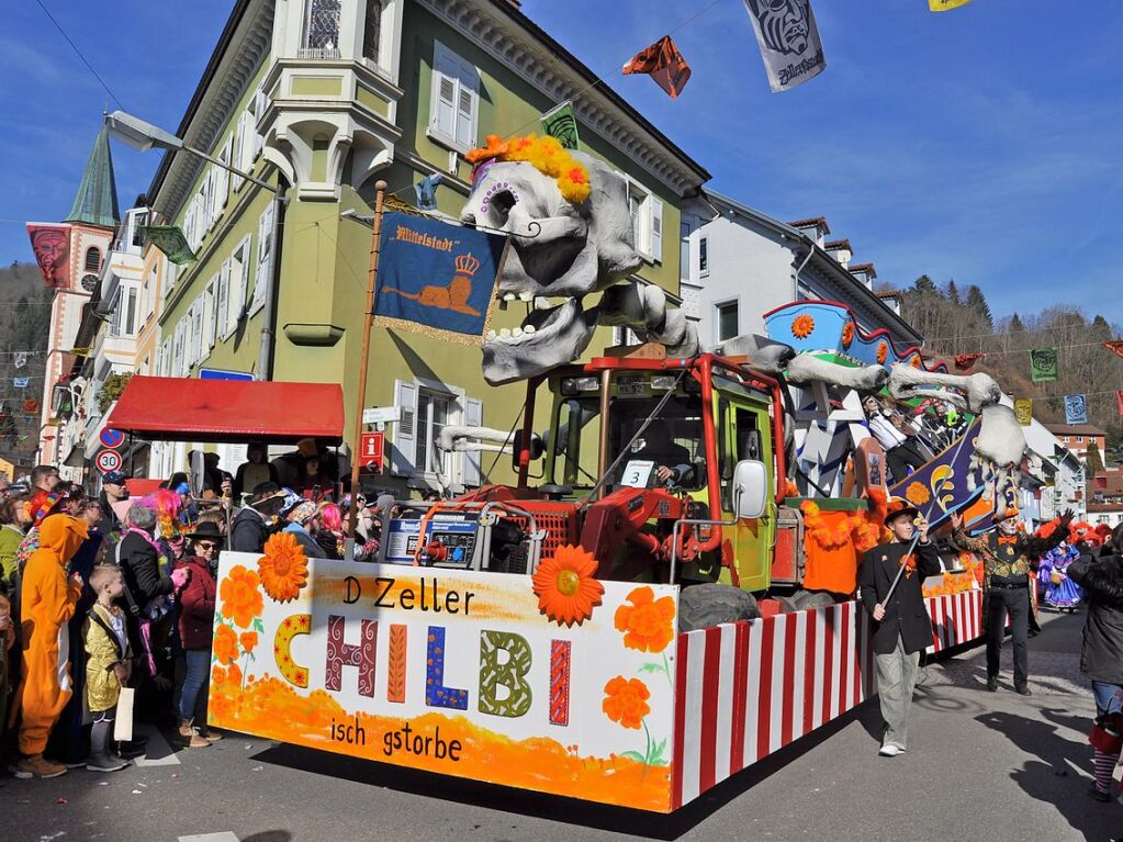 Strahlendes Wetter, strahlende Narren: Beim Fasnachtsumzug in Zell hat alles gepasst.