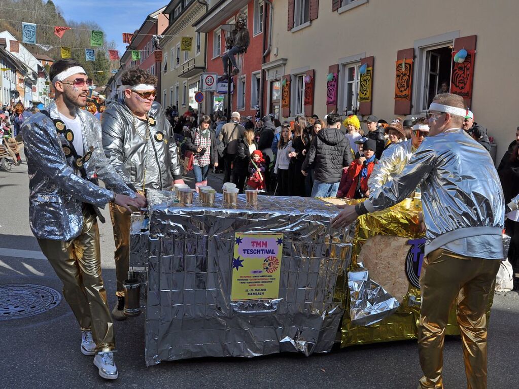 Strahlendes Wetter, strahlende Narren: Beim Fasnachtsumzug in Zell hat alles gepasst.