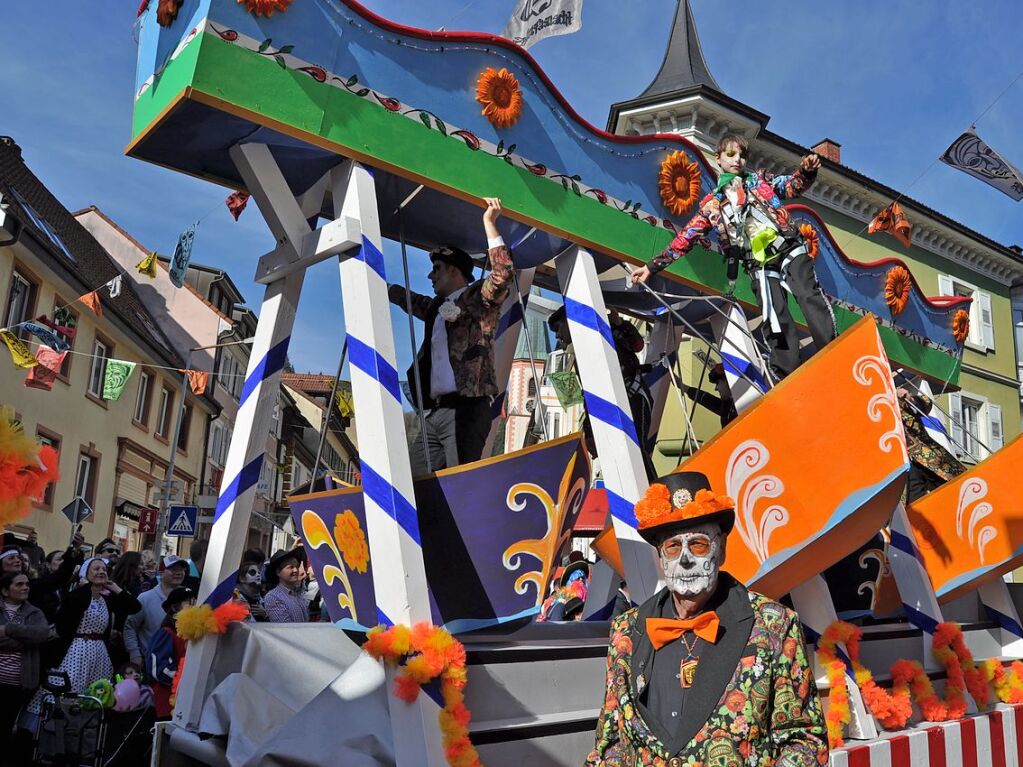 Strahlendes Wetter, strahlende Narren: Beim Fasnachtsumzug in Zell hat alles gepasst.