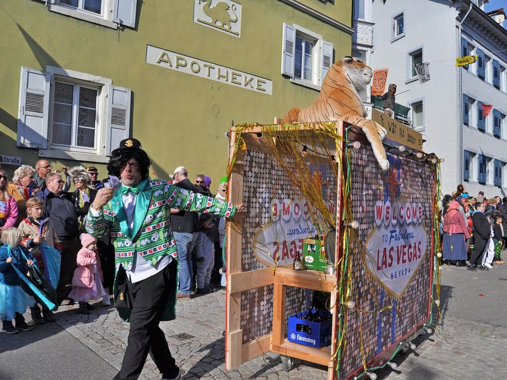 Strahlendes Wetter, strahlende Narren: Beim Fasnachtsumzug in Zell hat alles gepasst.