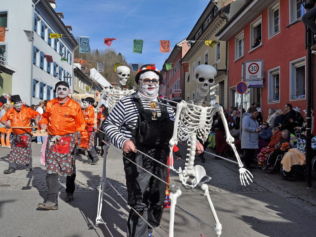 Strahlendes Wetter, strahlende Narren: Beim Fasnachtsumzug in Zell hat alles gepasst.