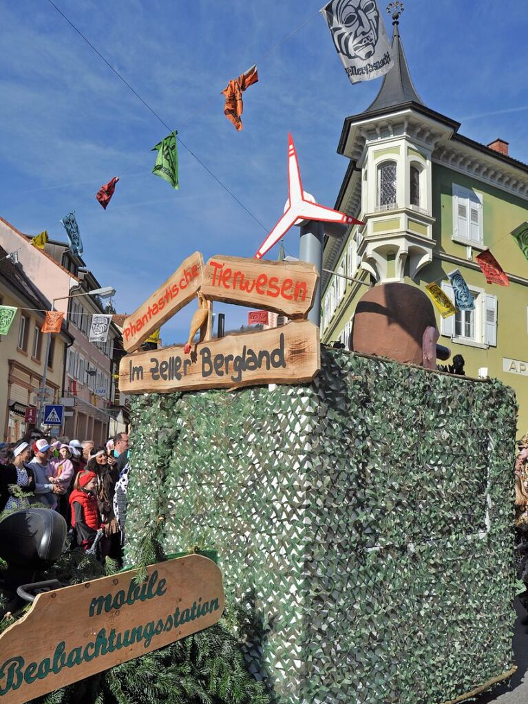 Strahlendes Wetter, strahlende Narren: Beim Fasnachtsumzug in Zell hat alles gepasst.