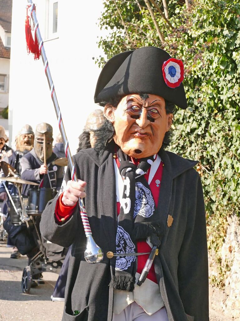 Das ganze Dorf ist auf den Beinen, wenn der Fasnachtsumzug durch Istein zieht.