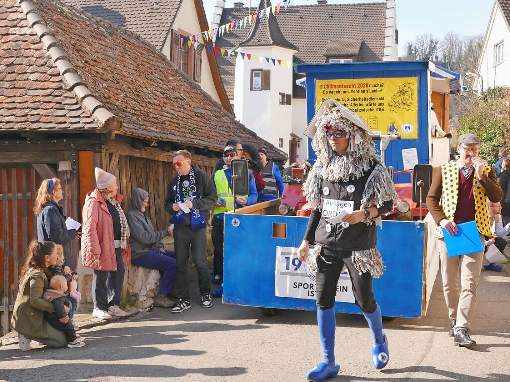 Das ganze Dorf ist auf den Beinen, wenn der Fasnachtsumzug durch Istein zieht.