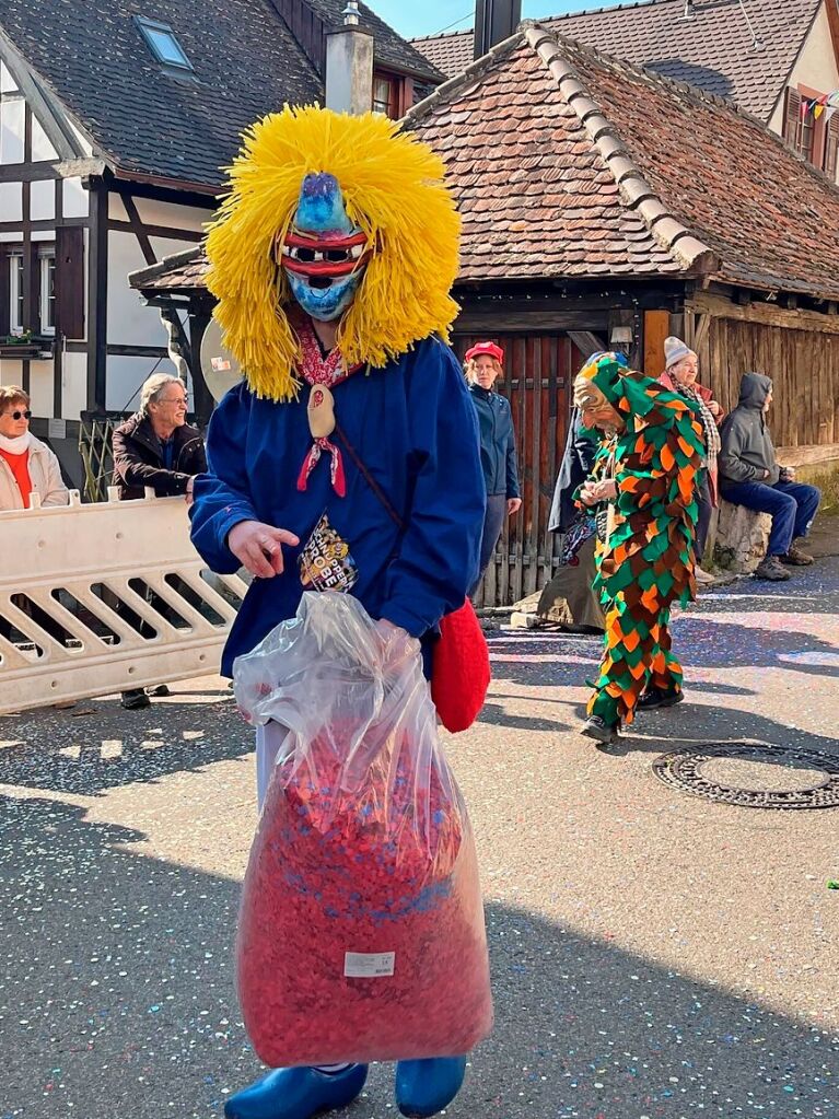 Das ganze Dorf ist auf den Beinen, wenn der Fasnachtsumzug durch Istein zieht.